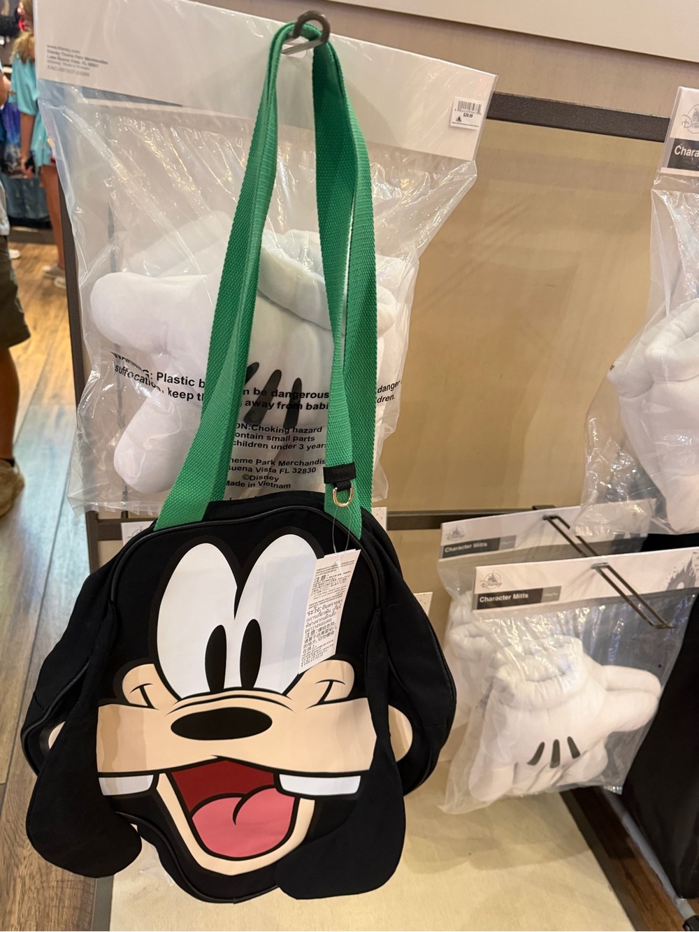 Disney goofy Cartoon Face Crossbody Bag with Green Strap bnwt in hand